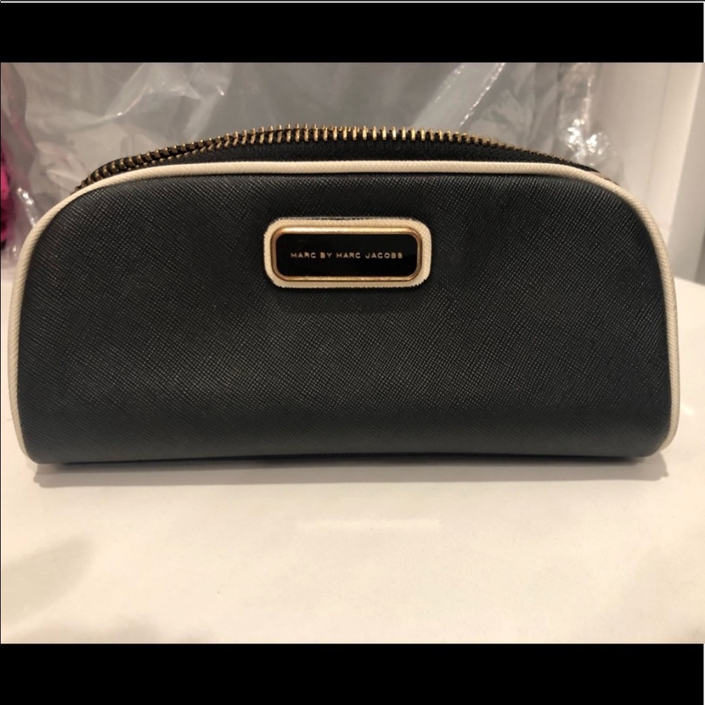 Marc jacobs makeup (cosmetic bag)